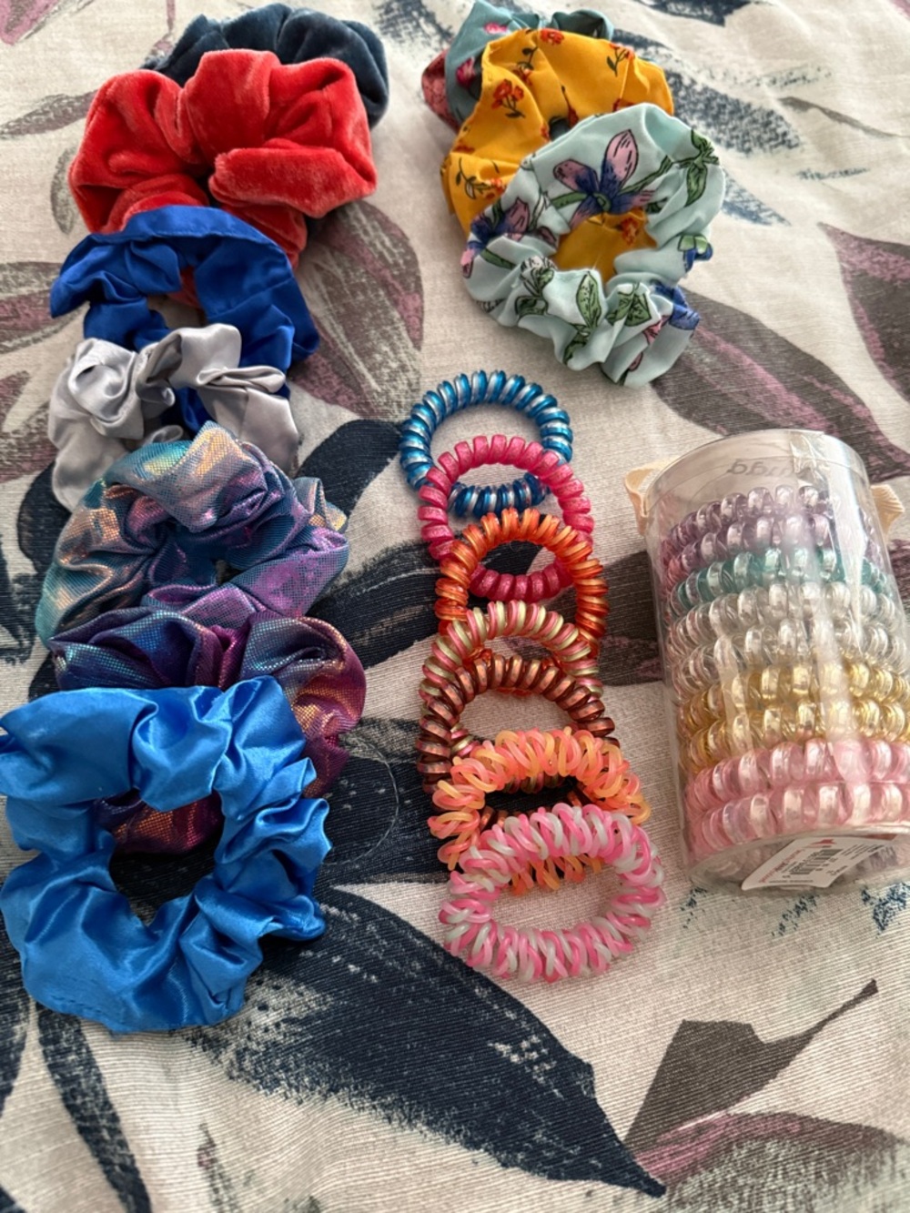 Assorted Kids Scrunchies & Coil Hair Ties - Mixed Colors